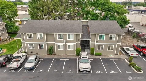 1613 Maple Lane Kent WA 98030