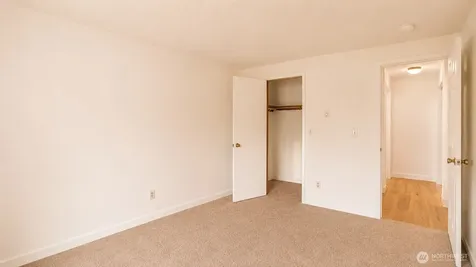 1613 Maple Lane Kent WA 98030