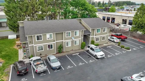 1613 Maple Lane Kent WA 98030