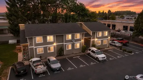 1613 Maple Lane Kent WA 98030