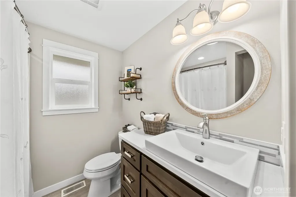123 Mcelroy Place Puyallup WA 98371