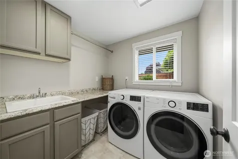 123 Mcelroy Place Puyallup WA 98371