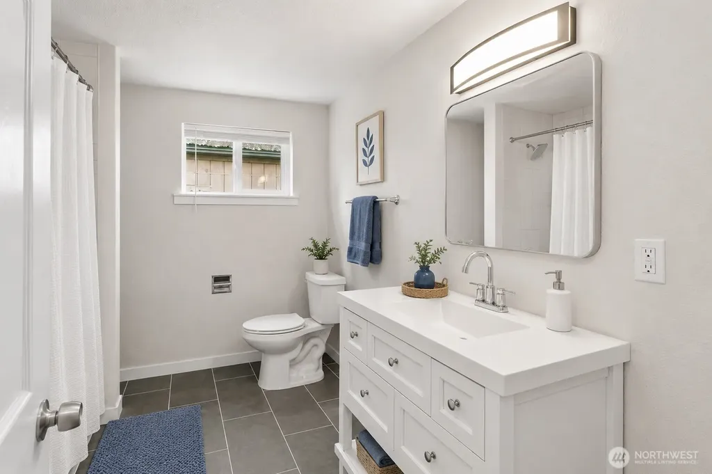 2006 Sumner Avenue Hoquiam WA 98550