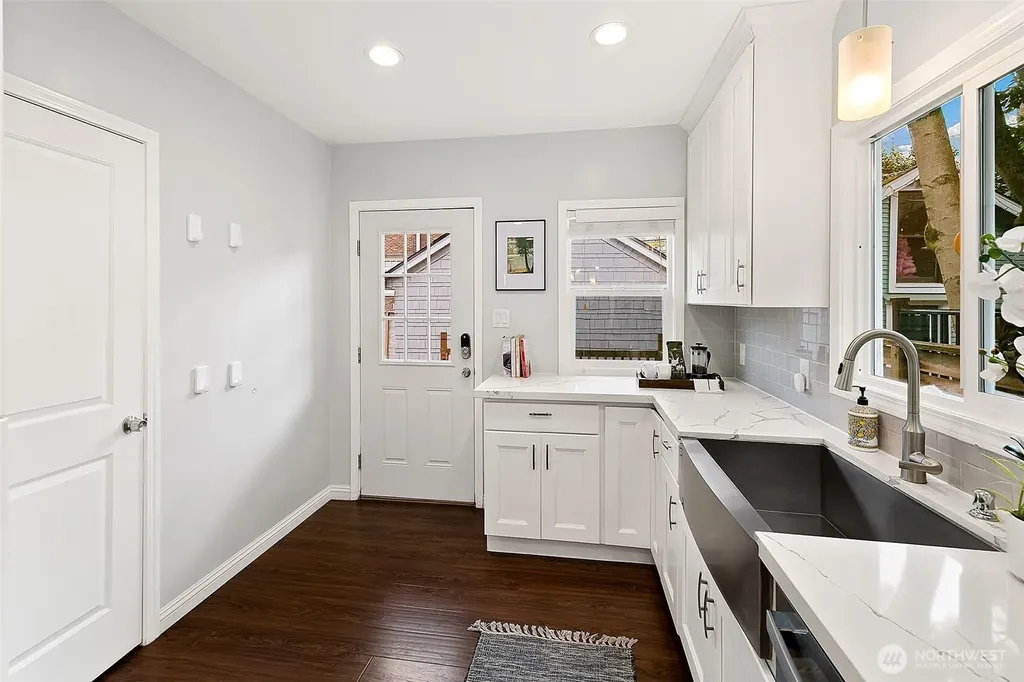 954 19th Avenue E Seattle WA 98112