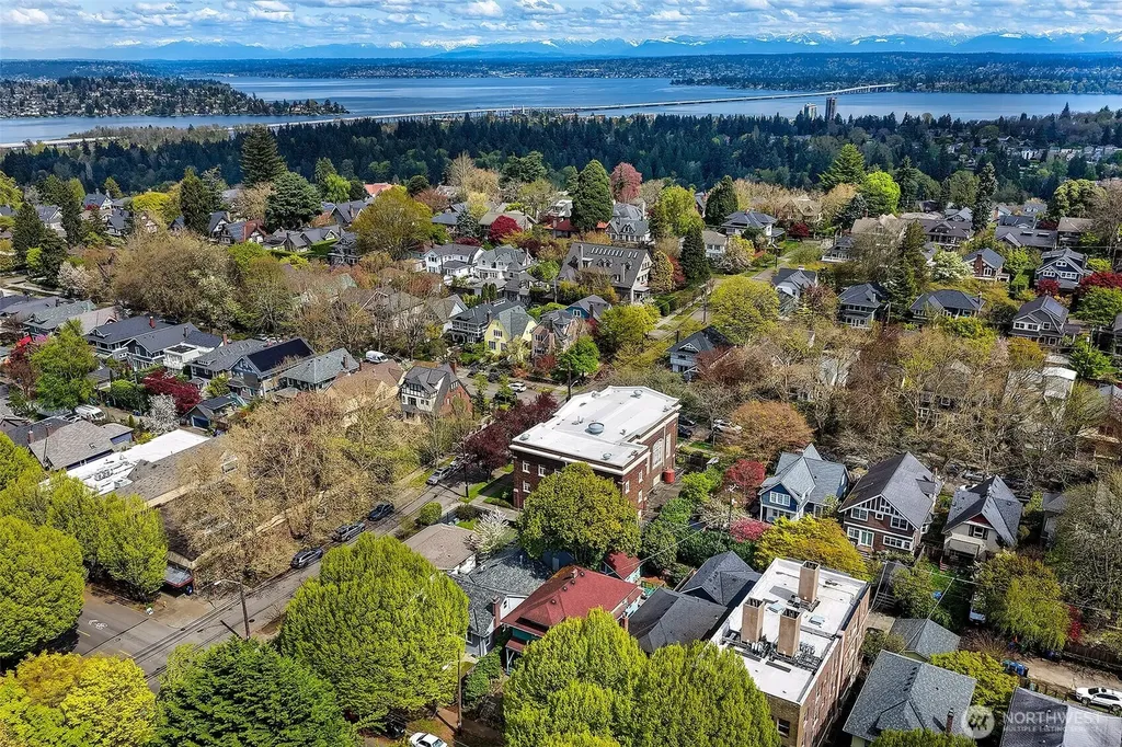 954 19th Avenue E Seattle WA 98112