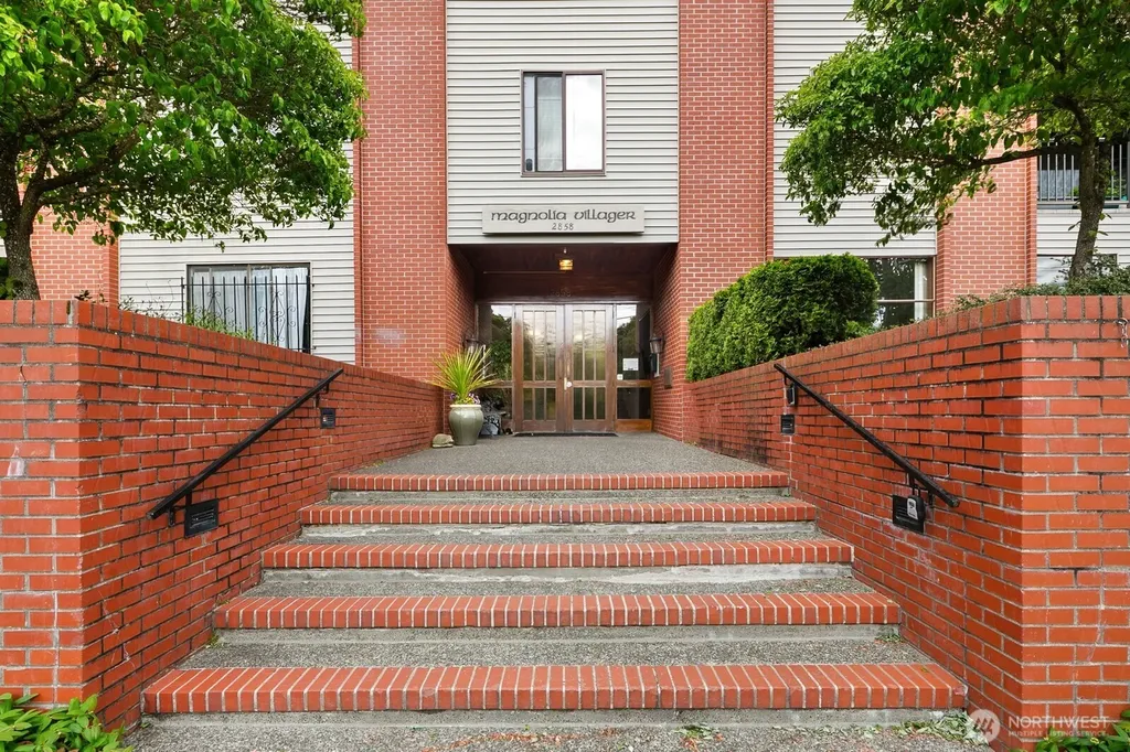 2858 32nd Avenue W Seattle WA 98199