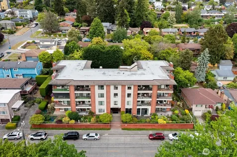 2858 32nd Avenue W Seattle WA 98199
