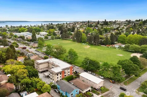 2858 32nd Avenue W Seattle WA 98199