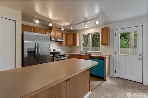 807 29th Avenue SE Puyallup WA 98374