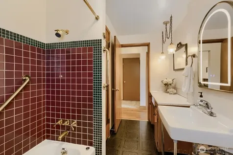 3056 50th Avenue SW Seattle WA 98116