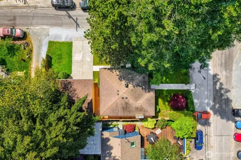 3056 50th Avenue SW Seattle WA 98116