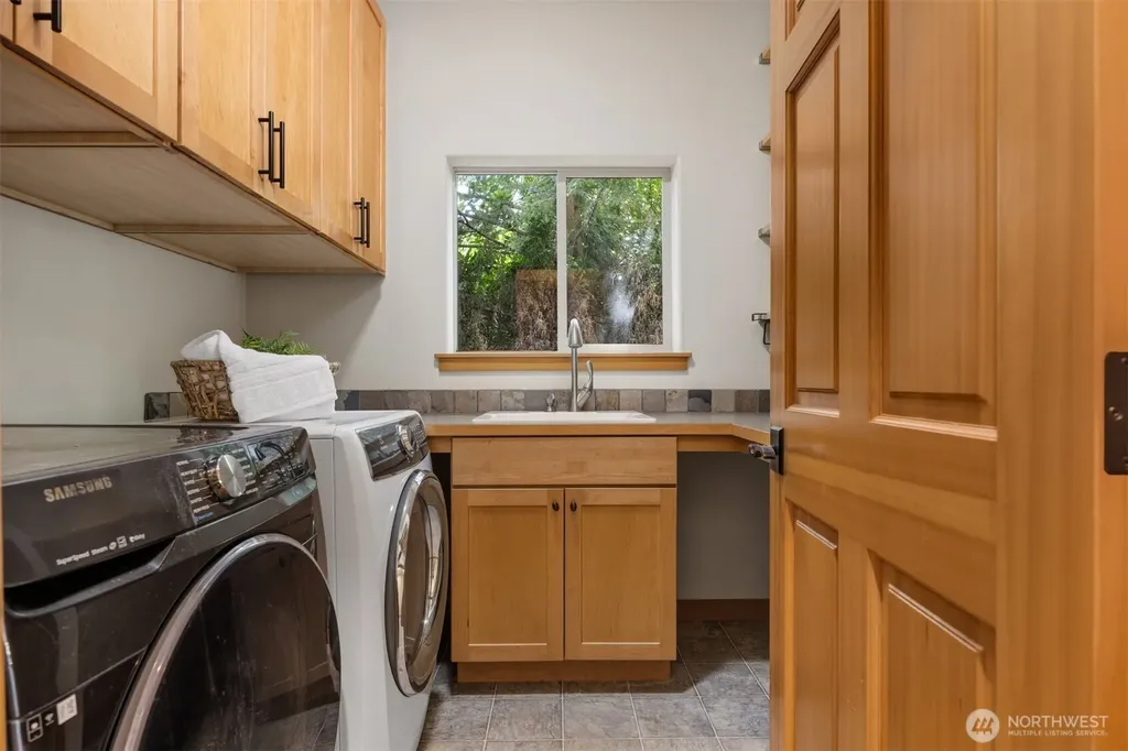 1305 Raymond Street Bellingham WA 98229