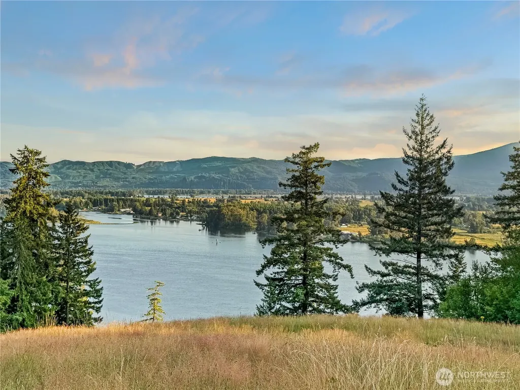 26 Riverview East Road Cathlamet WA 98612