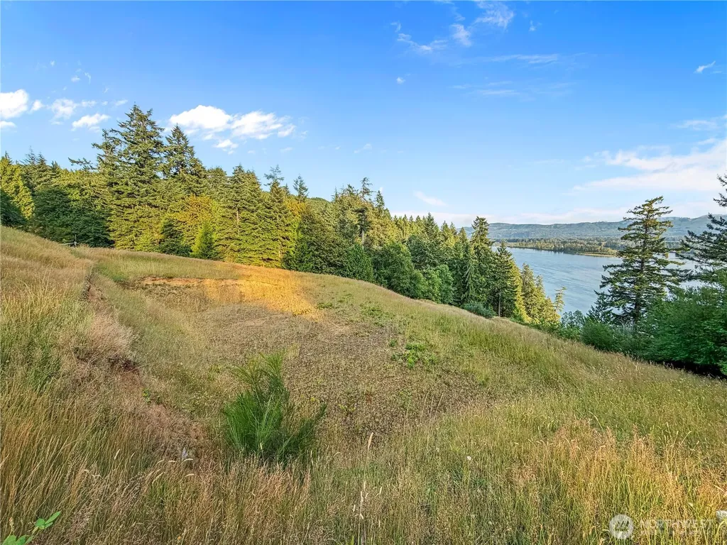 26 Riverview East Road Cathlamet WA 98612