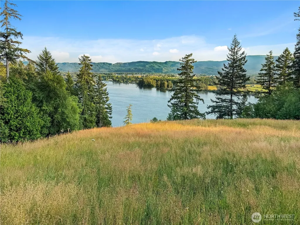26 Riverview East Road Cathlamet WA 98612