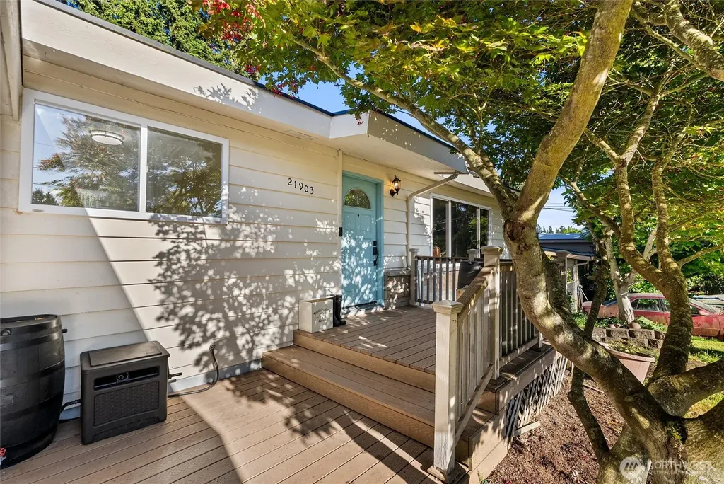 21903 82nd Place W Edmonds WA 98026