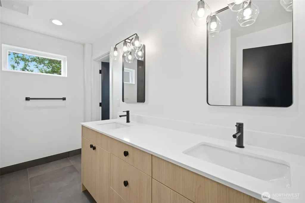 4521 35th Avenue S Seattle WA 98118