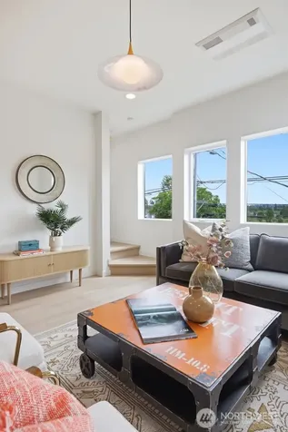 4521 35th Avenue S Seattle WA 98118