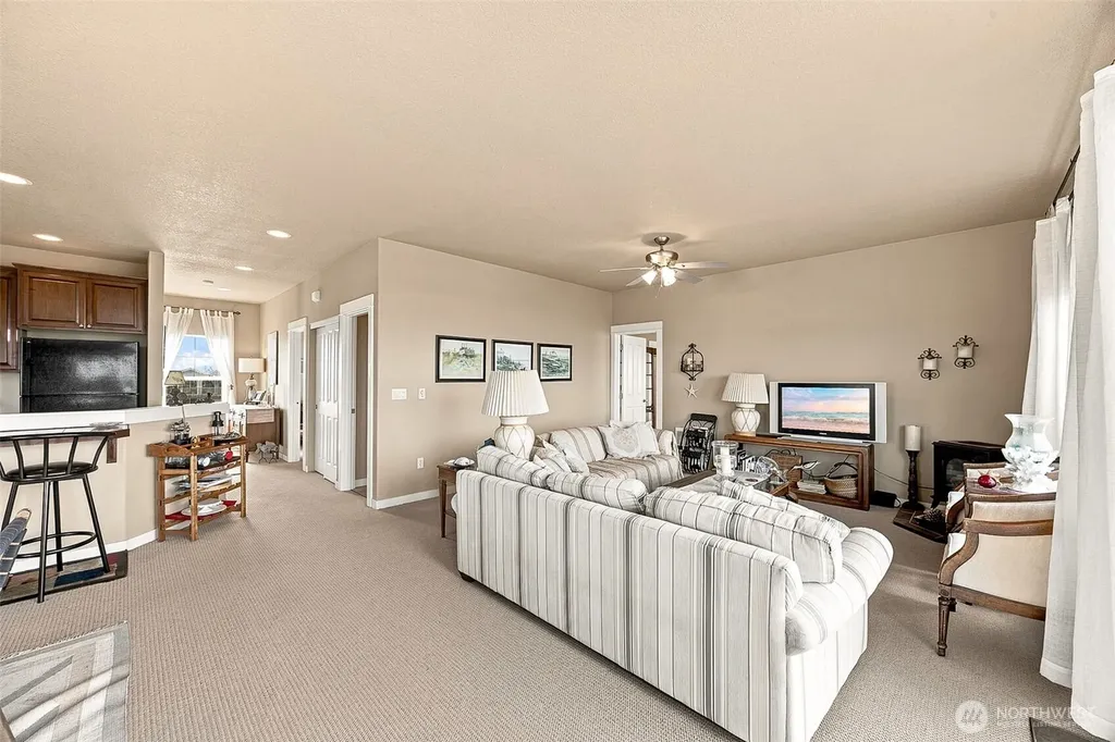 598 Marine View Drive SW Ocean Shores WA 98569