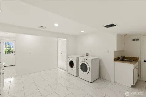 516 172nd Place NE Bellevue WA 98008
