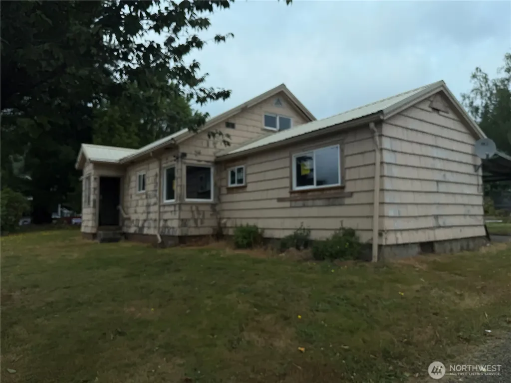 1507 Park Avenue Raymond WA 98577