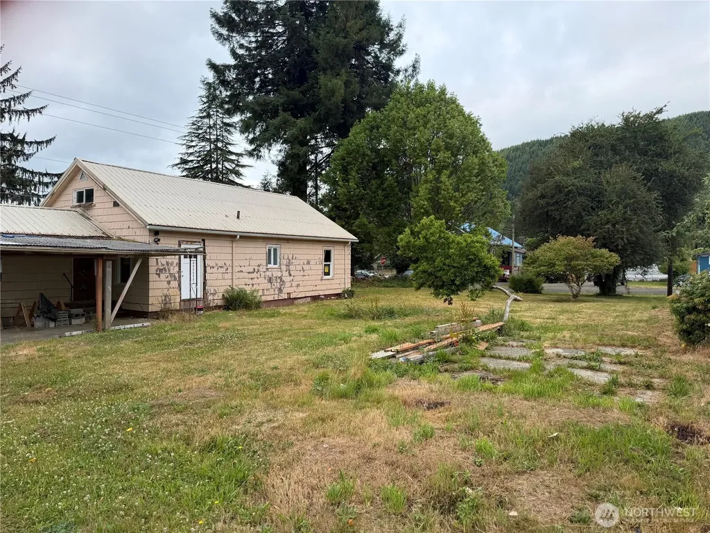 1507 Park Avenue Raymond WA 98577