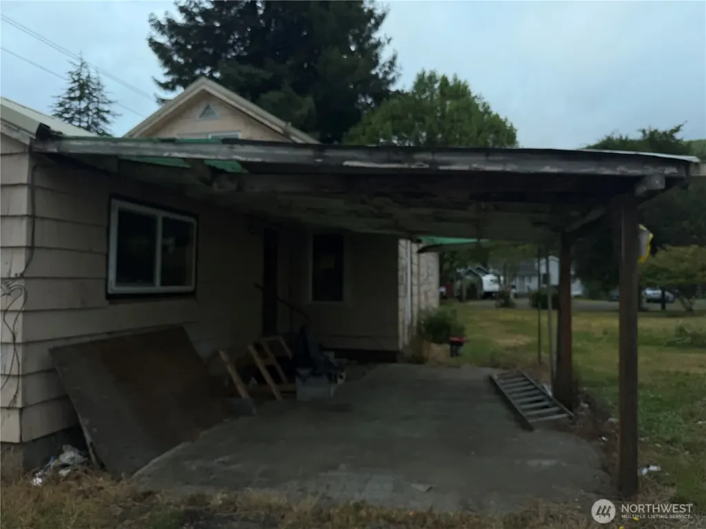 1507 Park Avenue Raymond WA 98577