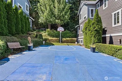 5535 Lakemont Boulevard SE Bellevue WA 98006