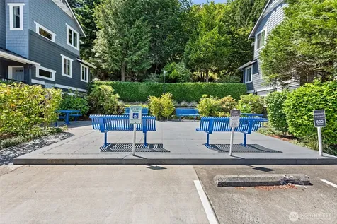 5535 Lakemont Boulevard SE Bellevue WA 98006