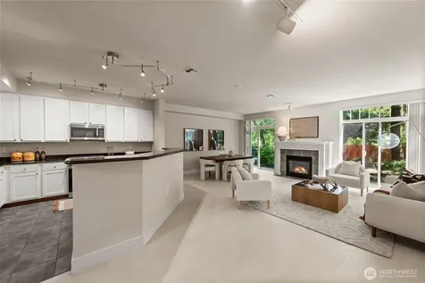 5535 Lakemont Boulevard SE Bellevue WA 98006