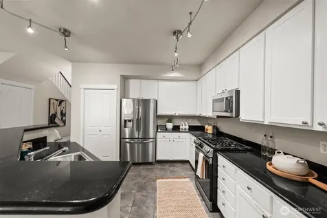 5535 Lakemont Boulevard SE Bellevue WA 98006
