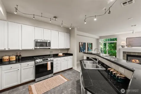 5535 Lakemont Boulevard SE Bellevue WA 98006
