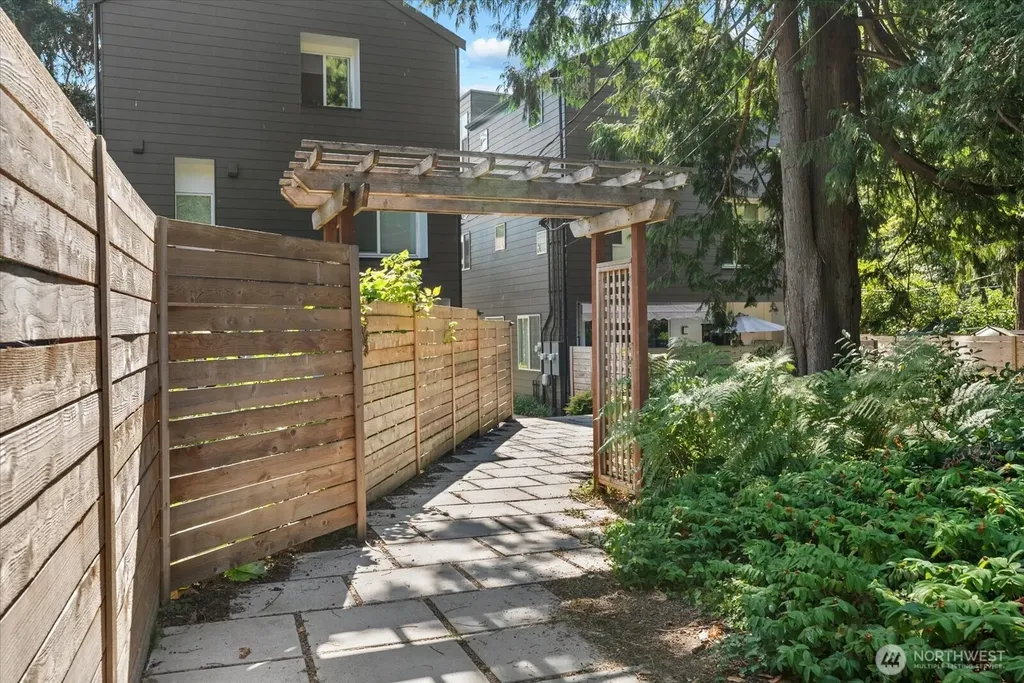 11824 31st Place NE Seattle WA 98125