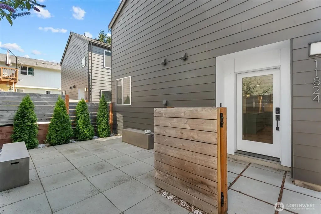 11824 31st Place NE Seattle WA 98125