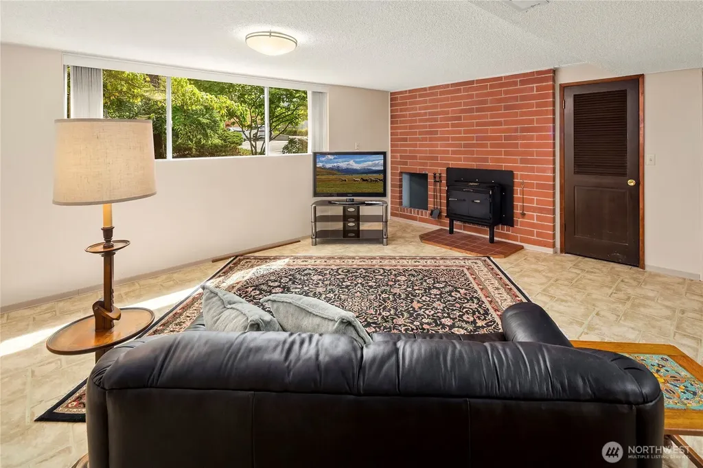 344 S 183rd Street Burien WA 98148