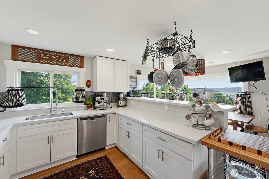 205 S Hartford Bremerton WA 98312