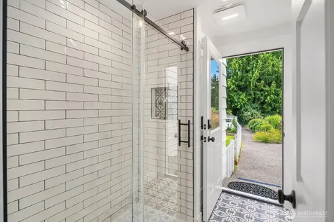16207 NE 165th Street Woodinville WA 98072