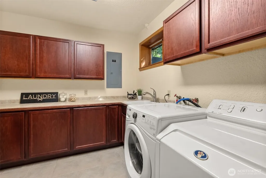 2126 Log Cabin Road SE Olympia WA 98501
