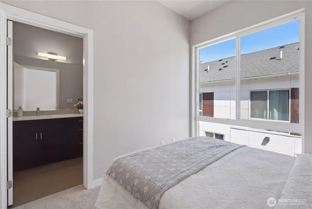 8605 21st Place NE Seattle WA 98115