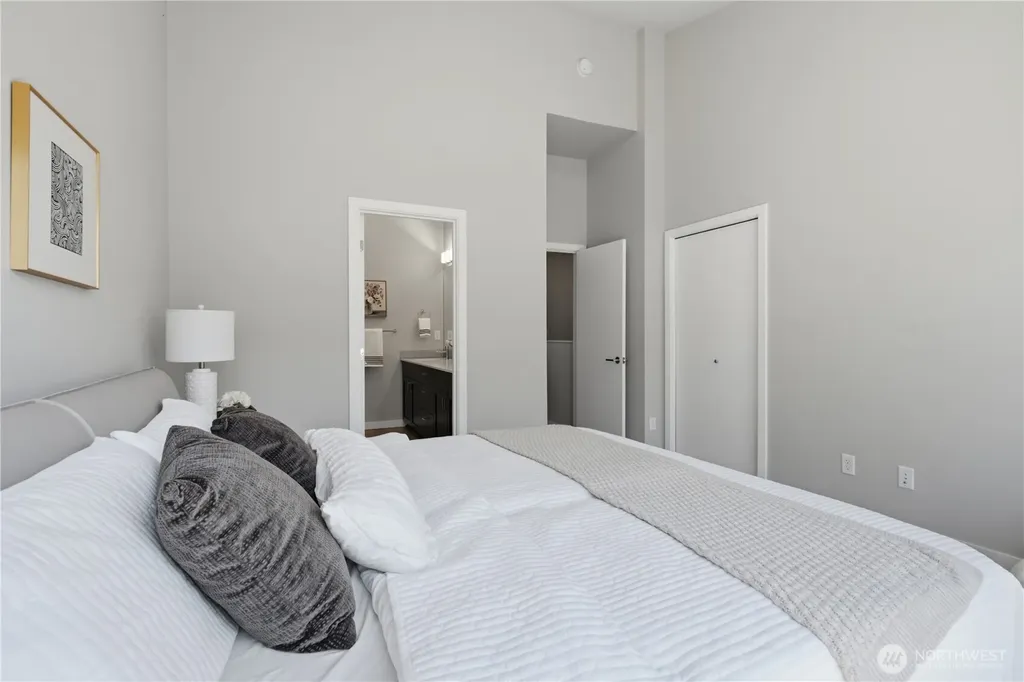 8605 21st Place NE Seattle WA 98115