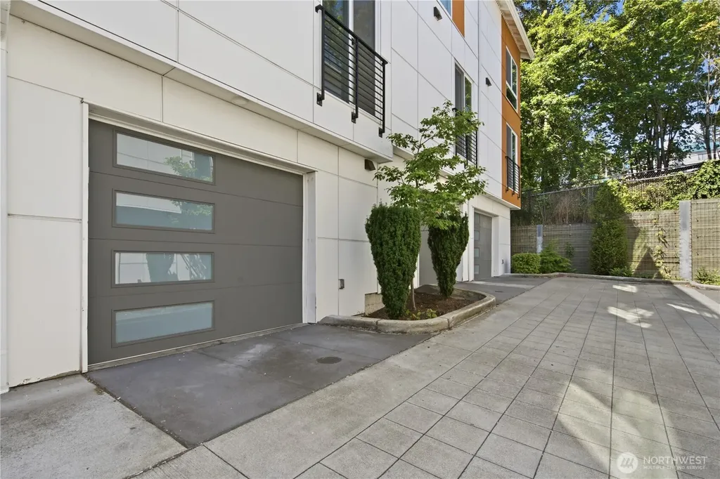 8605 21st Place NE Seattle WA 98115