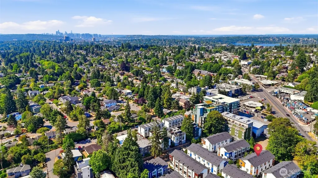 8605 21st Place NE Seattle WA 98115