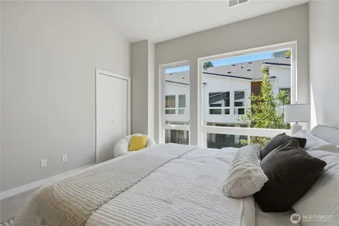 8605 21st Place NE Seattle WA 98115