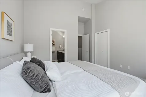 8605 21st Place NE Seattle WA 98115