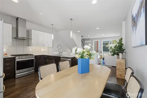 8605 21st Place NE Seattle WA 98115