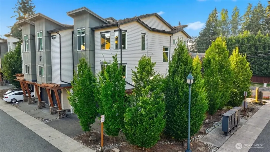 19225 Damson Road Lynnwood WA 98036