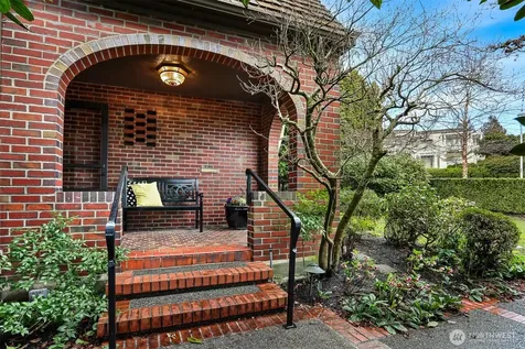 2301 Rosemont Place W Seattle WA 98199