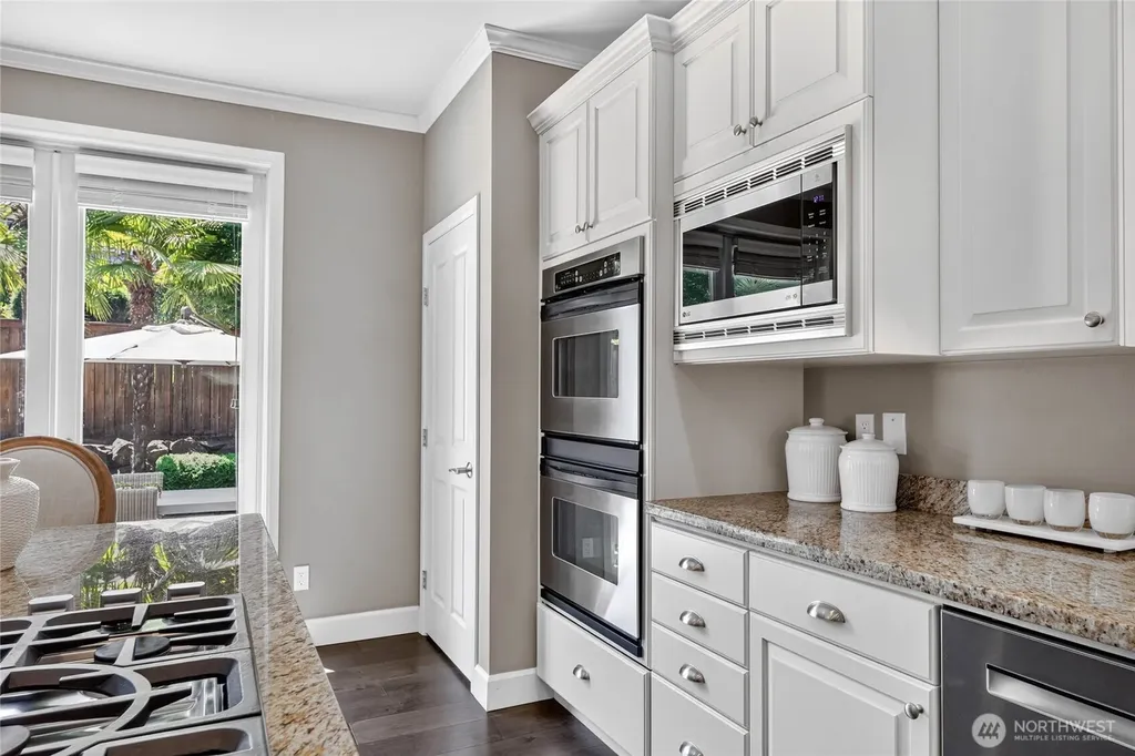 25817 NE 4th Place Sammamish WA 98074