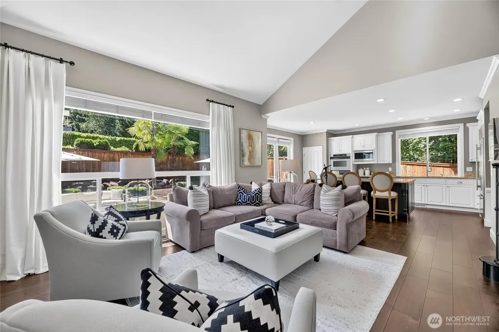 25817 NE 4th Place Sammamish WA 98074