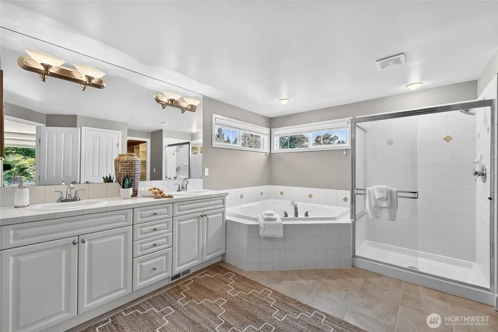 25817 NE 4th Place Sammamish WA 98074
